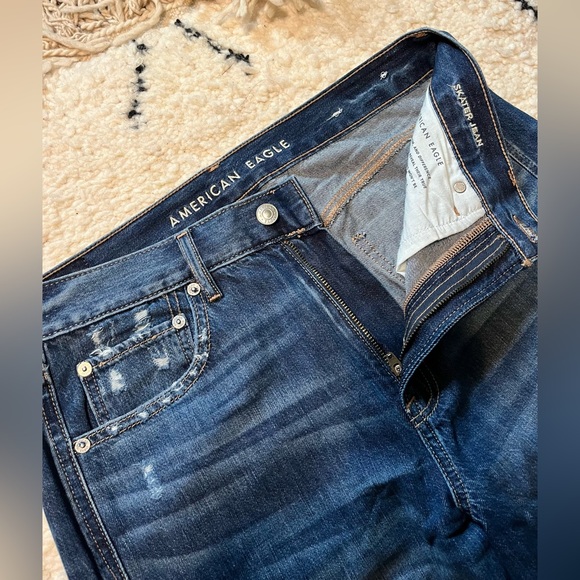 American Eagle skater jeans w/ snap leg embellishment. Size 8R rigid denim NWOT - Picture 3 of 10